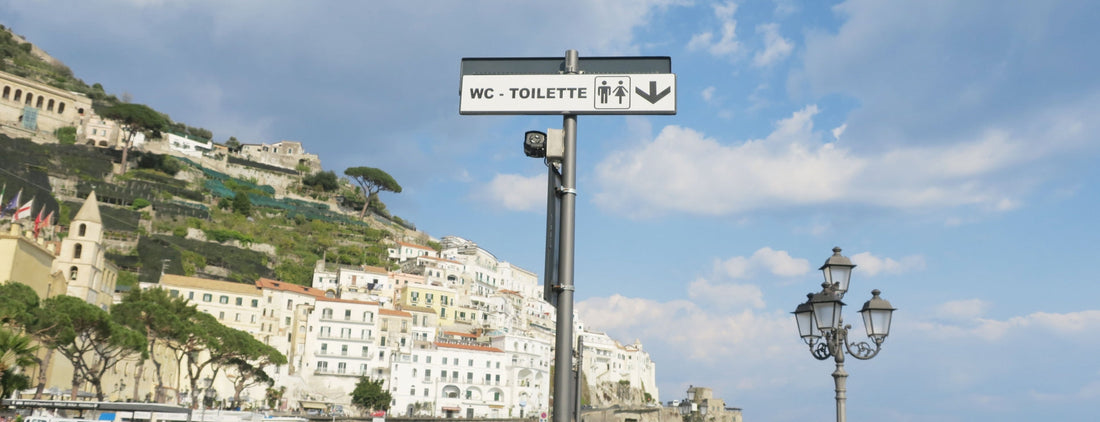 🚻 なぜトイレは「WC」と書かれているのか。 ― 水洗トイレの登場とともに、世界各地で利用されているトイレの目印 ―